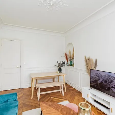 Very Nice 53M Near The Pantheon! Parijs