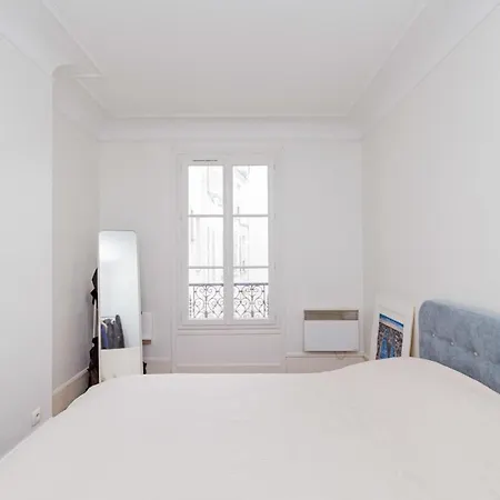 Very Nice 53M Near The Pantheon!